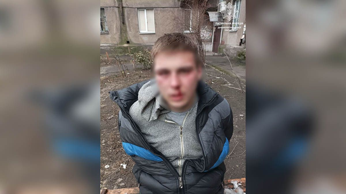 В Каменском полицейский задержал мародера, который пытался угнать машину