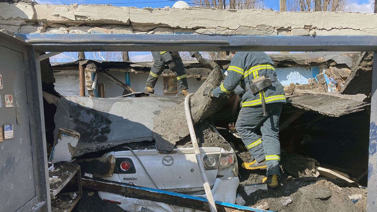 В Днепропетровской области взорвался газ: разрушены четыре гаража, пострадал мужчина
