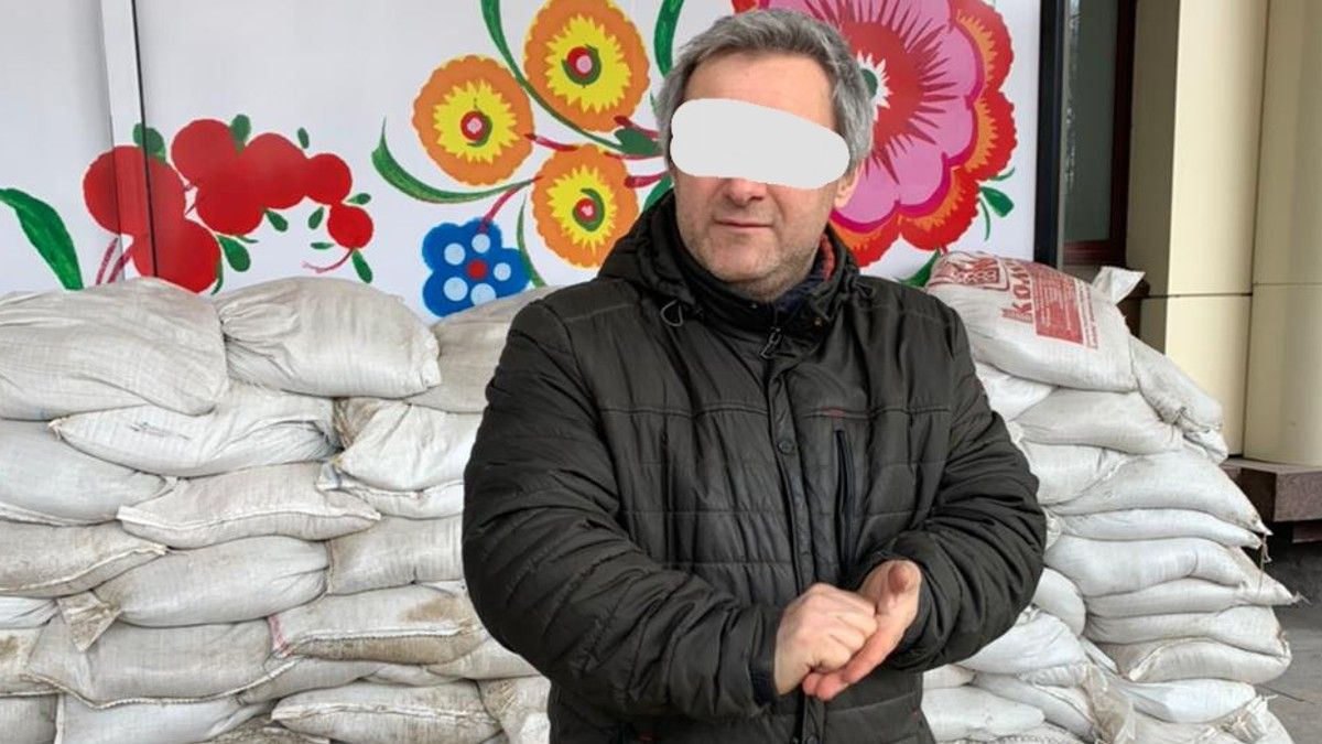 В Днепре Нацгвардия задержала мужчину, который фотографировал военные объекты и укрепления для рф