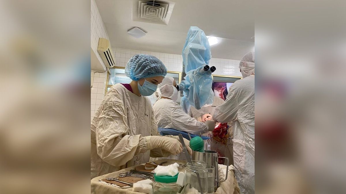 Из головы достали 10 осколков: в Днепре спасают мужчину с тяжелейшим минно-взрывным ранением