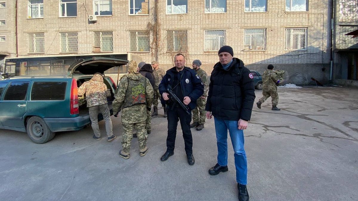 В Каменском терробороне передали форму и бронежилеты