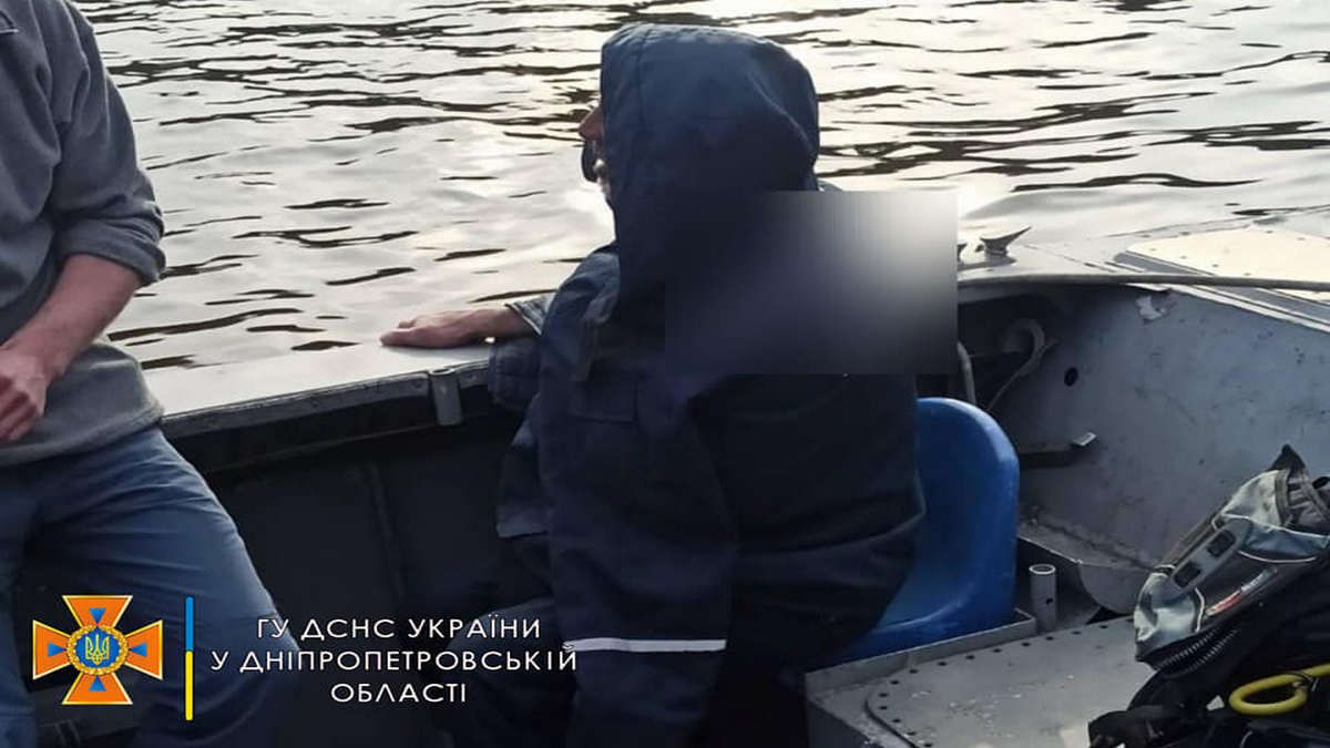 В Днепре мужчина упал с Монастырского моста в воду