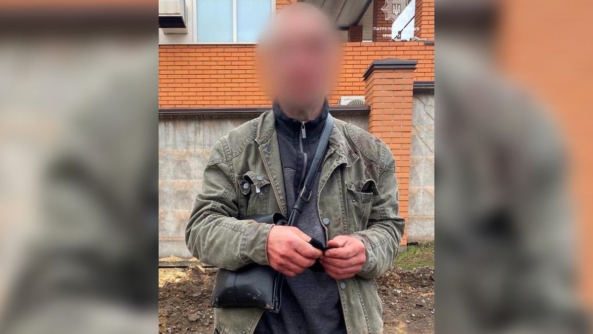 В Кривом Роге в храме мужчина украл у девушки рюкзак