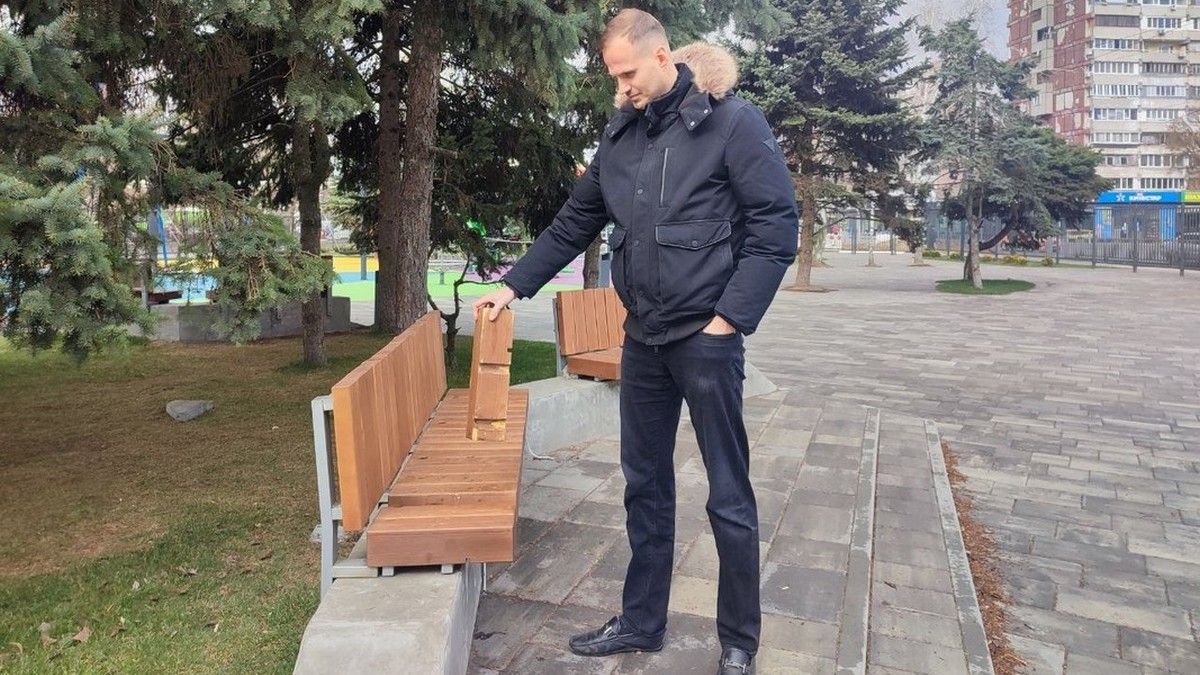 В Днепре в отремонтированных скверах продолжают фиксировать случаи вандализма