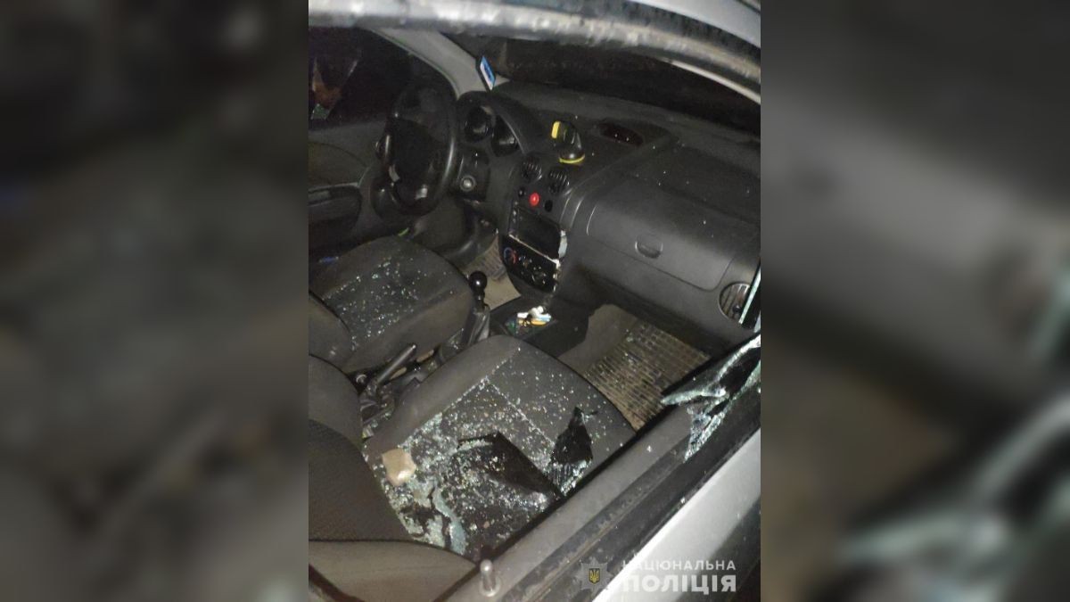 В Днепре задержали 20-летнего парня, который грабил машины во время комендантского часа