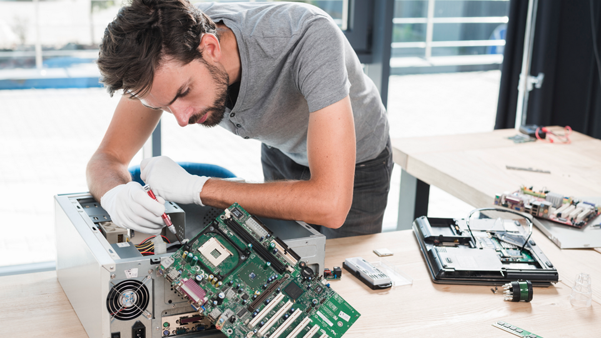 Бизнес должен работать: какие сервисные центры оказывают услуги в Днепре во время войны