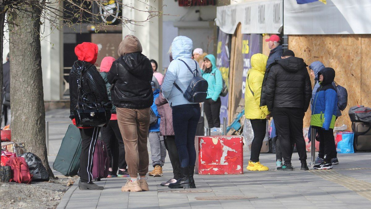 В Днепре штабу для переселенцев нужна помощь: что и куда нести
