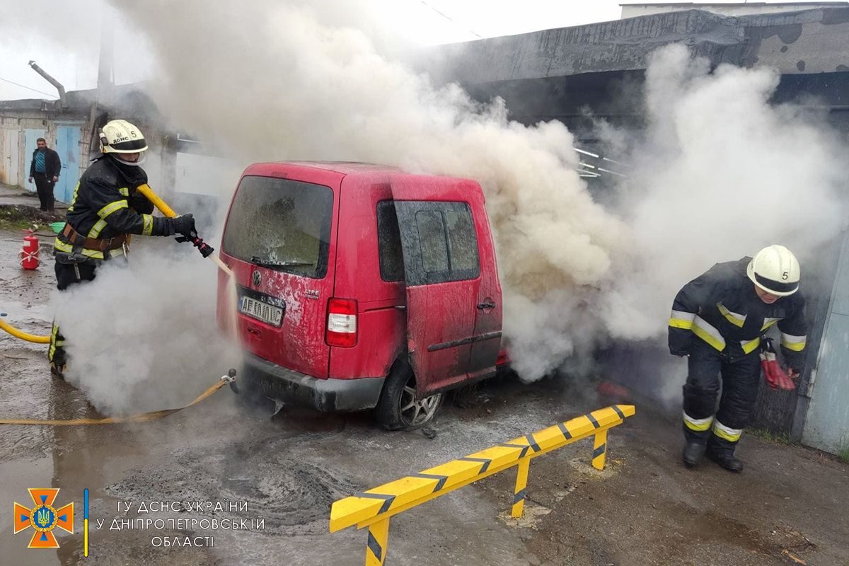 В Днепре на Энергетической горел Volkswagen