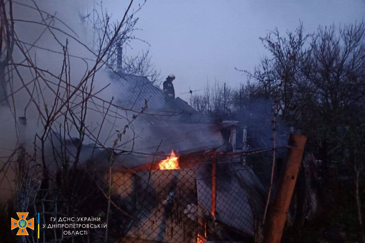 В Днепре в садовом товариществе горело хозяйственное сооружение