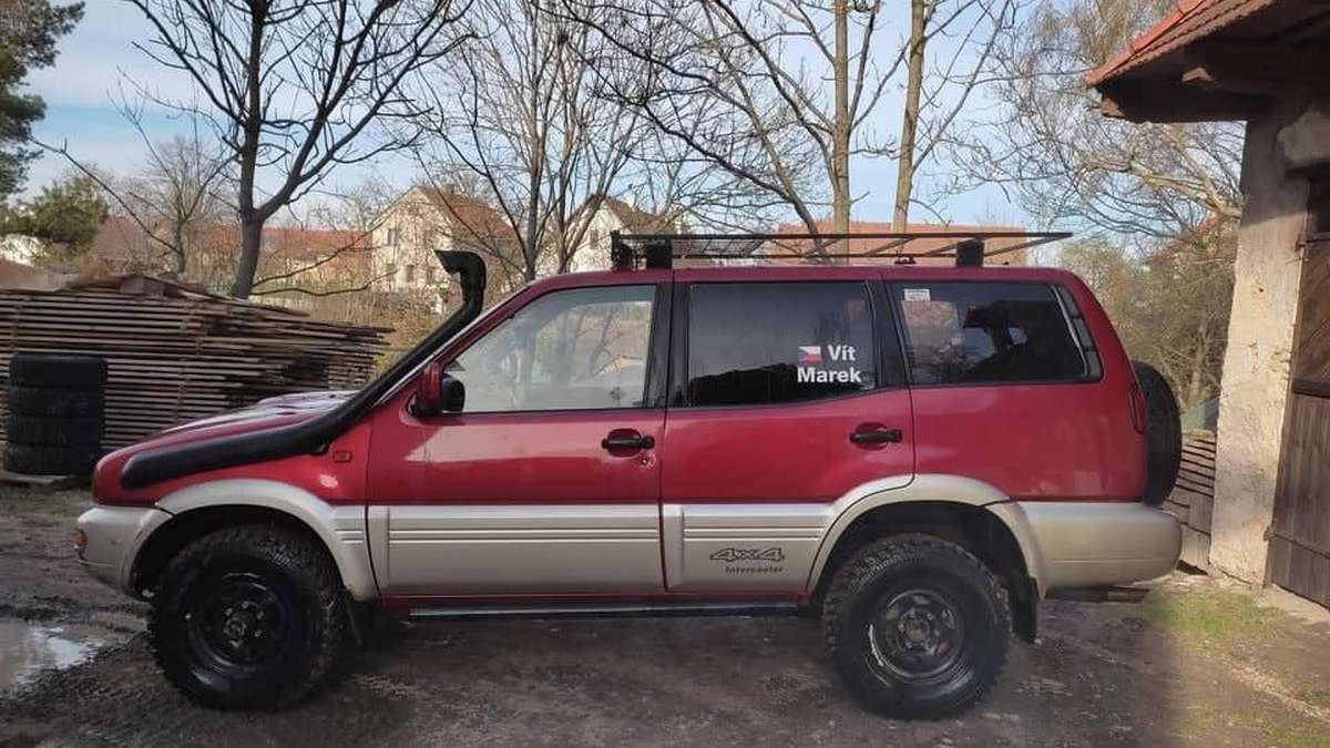 В Днепре собирают средства на 2 автомобиля для военных: как помочь
