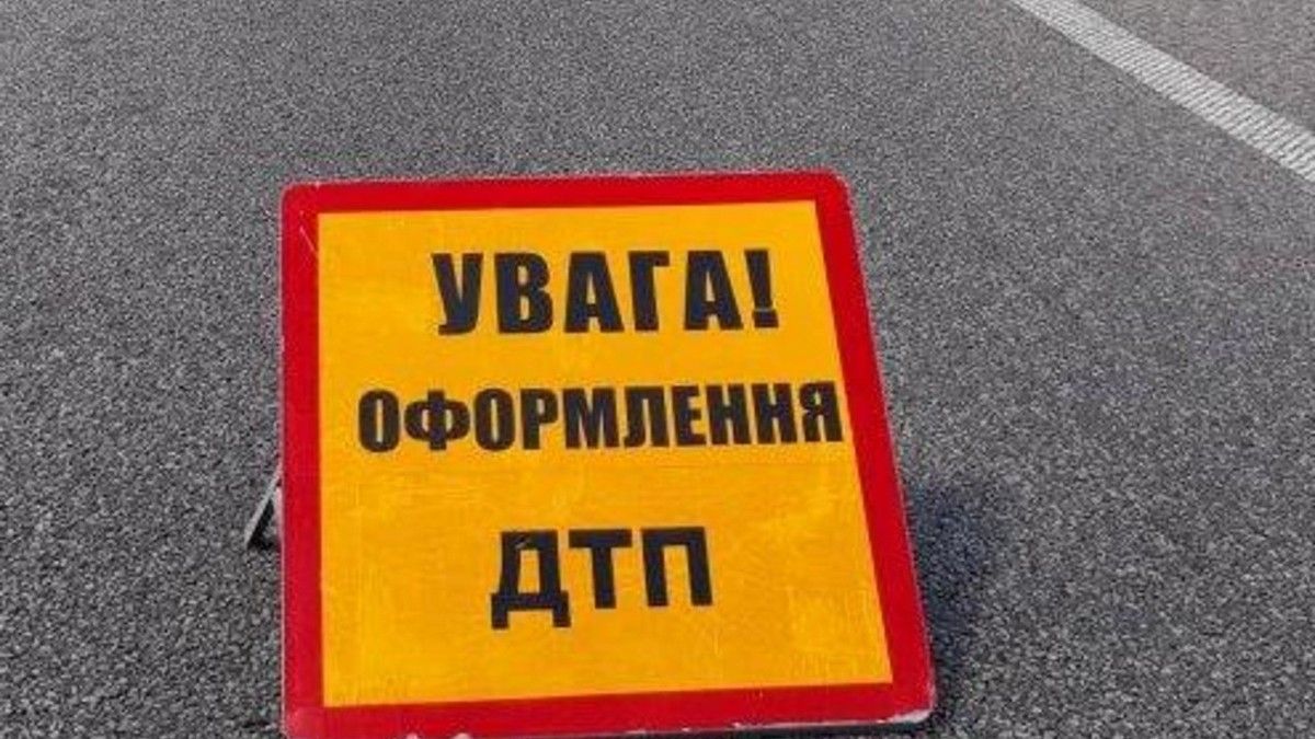 В Каменском водитель BMW насмерть сбил мужчину: помогите опознать