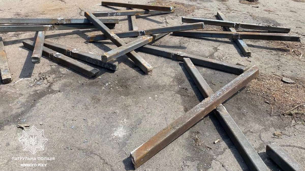 В Днепропетровской области поймали мужчин, которые разбирали противотанковые ежи
