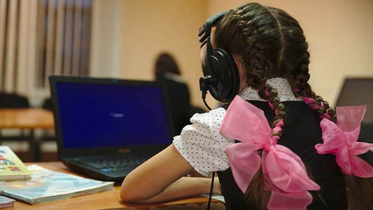 В Днепре около 70% учащихся смогли приобщиться к дистанционному обучению