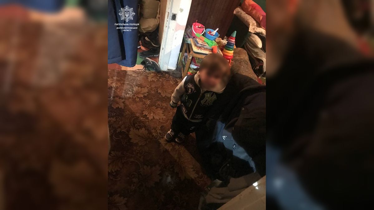 В Днепре на проспекте Богдана Хмельницкого мужчина угрожал убить сожительницу и ее сына