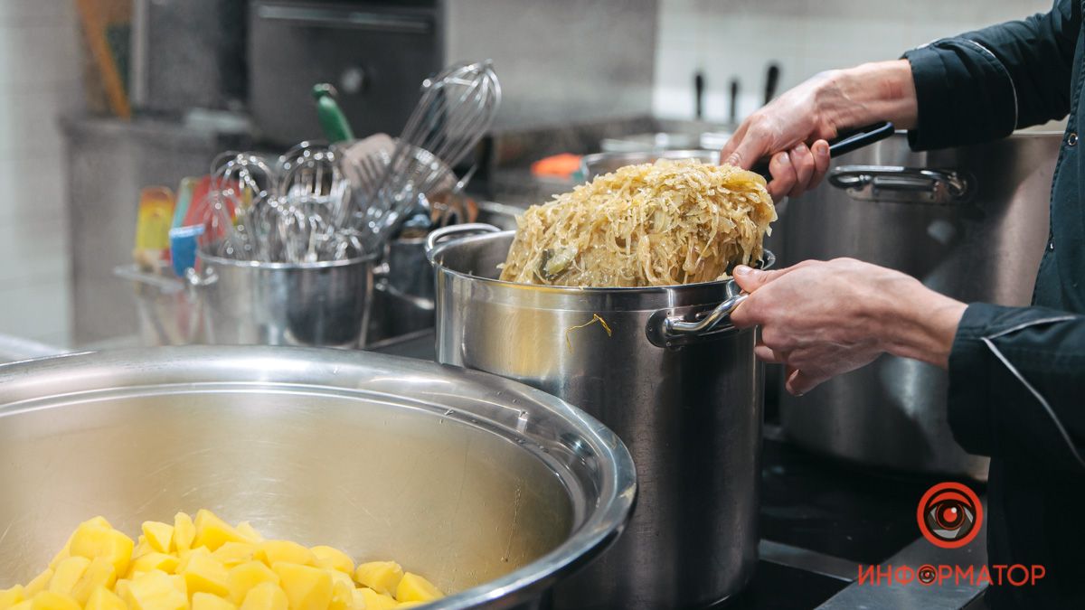 5000 порций ежедневно: как в Днепре SOHO Restaurant & Bar обеспечивает обедами Защитников Украины