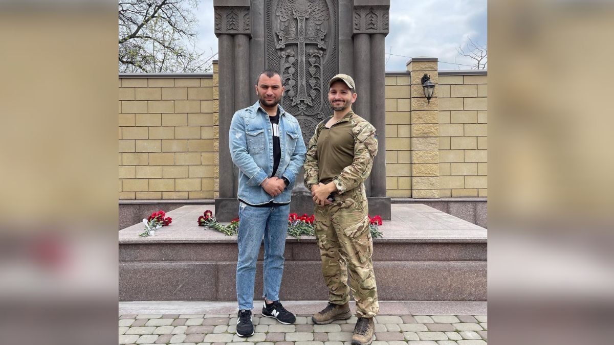 В Днепр приехал легендарный канадский снайпер "Вали"