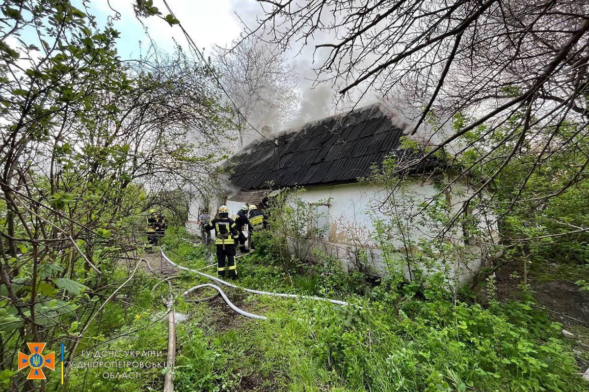 В Днепре горел частный жилой дом