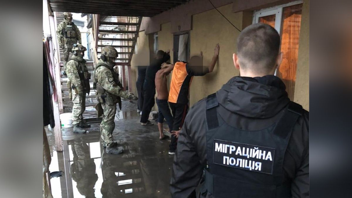 В Днепропетровской области бездомных заставляли работать «за еду»: четверых человек будут судить за торговлю людьми