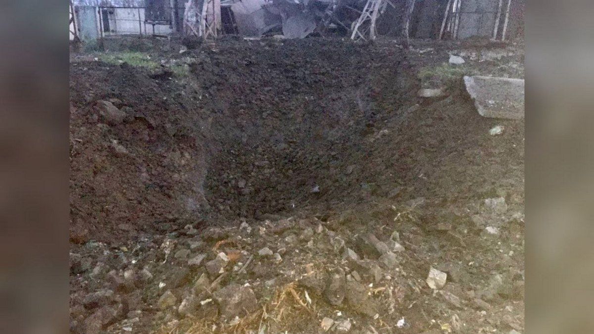 Враг ударил по железной дороге в Каменском районе: движение поездов остановлено, есть пострадавший