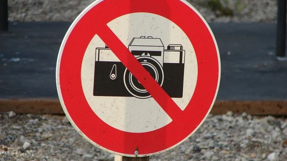 Воздушная тревога еще не отменена: просьба не публиковать фото и видео взрывов