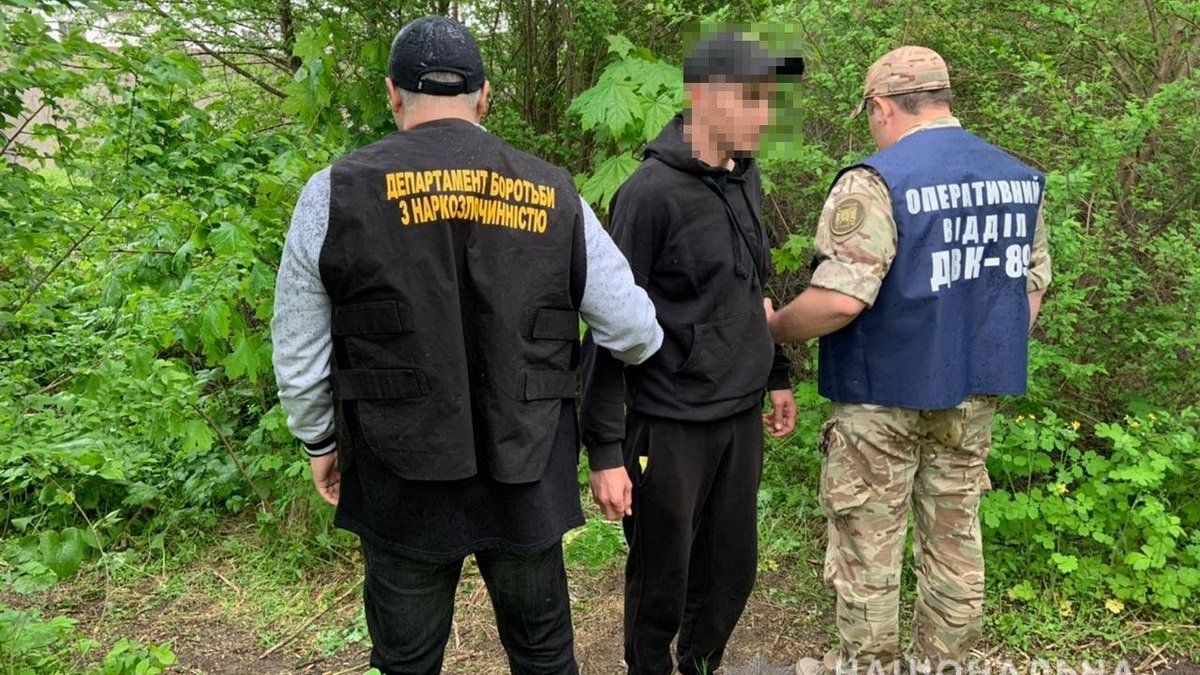 В Днепропетровской области задержали четырех мужчин за хранение наркотиков