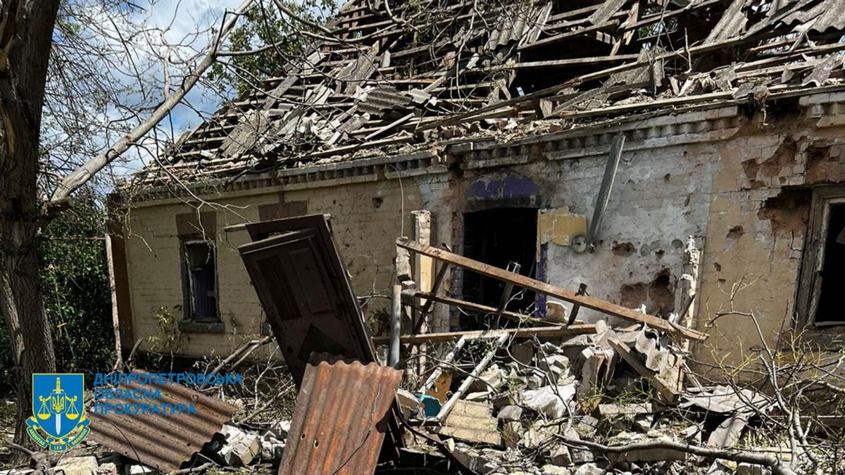 В результате вражеского артобстрела Большой Костромки пострадали двое человек и повредились 20 домов: начали расследование