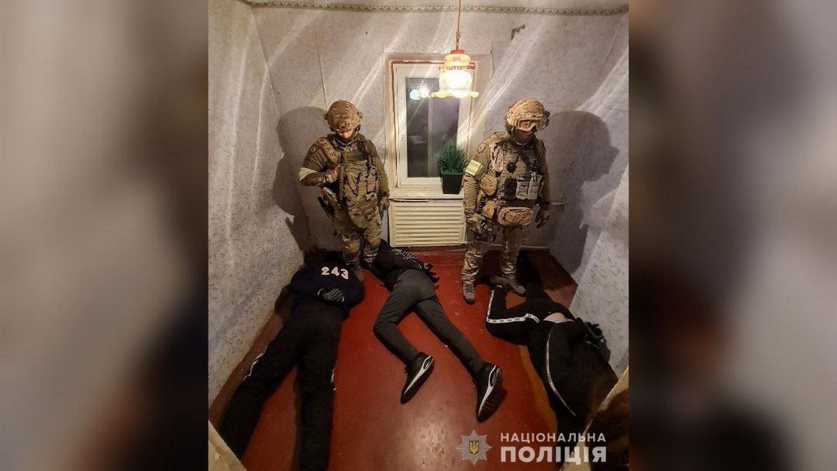 В Днепре задержали преступную группировку, которая устроила разбойное нападение: видео момента