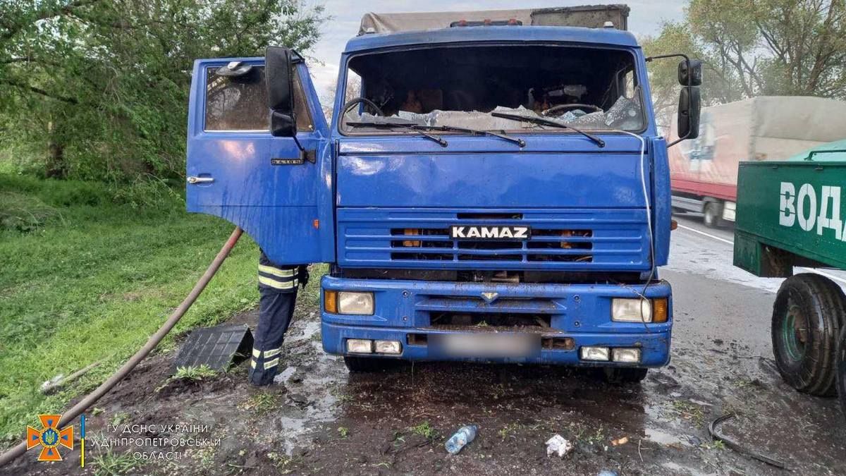 В Днепропетровской области на ходу загорелся КАМАЗ