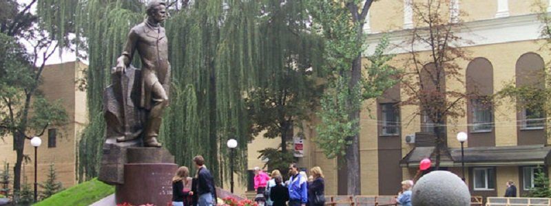 История в Днепре: активисты рассказали жителям, кто такой Александр Поль (ФОТО)