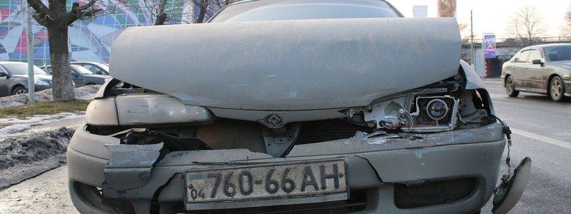 ДТП возле цирка: Mazda ударила Ford (ФОТО)
