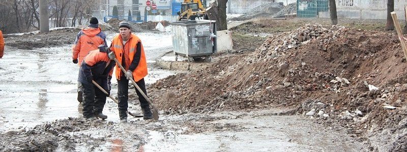 Дело "труба": как на Тополе люди утопают в грязи (ФОТО)