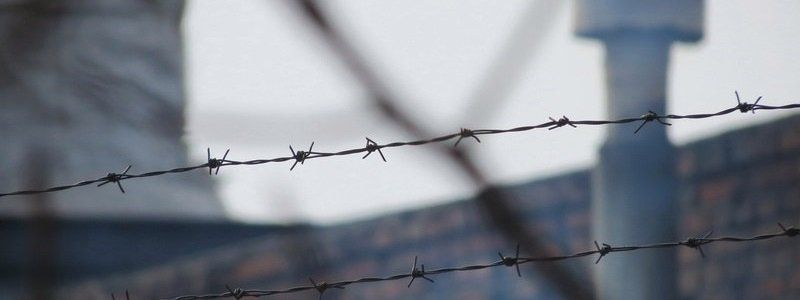 Достучаться до небес: жители Днепра 11 лет воюют с заводом, который отравляет их жизни (ФОТО)