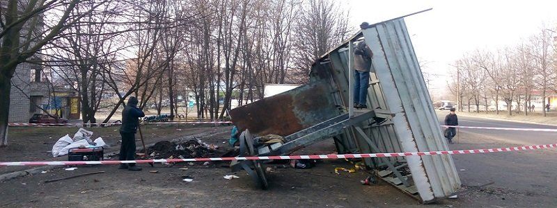 На Тополе рухнула остановка общественного транспорта