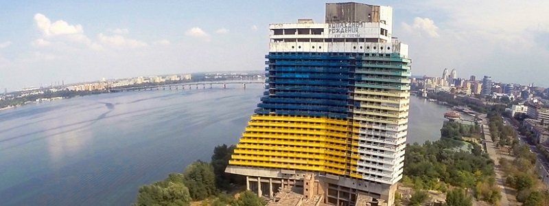Получи ответ: взорвут ли гостиницу "Парус" в этом году
