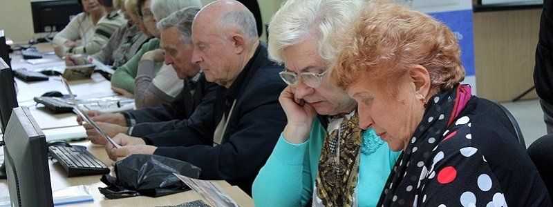 Около 700 пожилых студентов начали обучение в Университете третьего возраста в Днепре