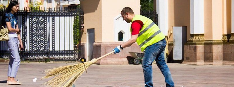 Как стать бесплатным дворником: за какие правонарушения вас заставят работать
