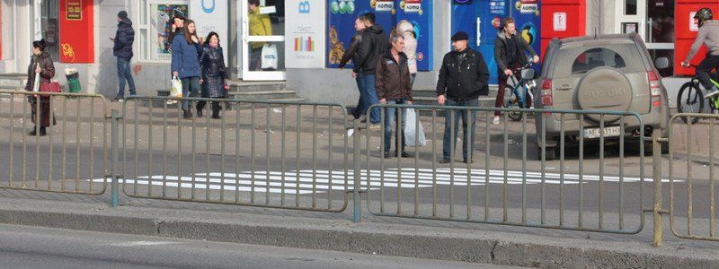 Снова открывают смертельный переход в начале Слобожанского: проспект готовят к закрытию моста