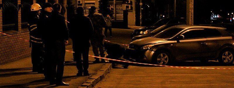 В Днепре возле здания СБУ неизвестные бросили гранату в автомобиль