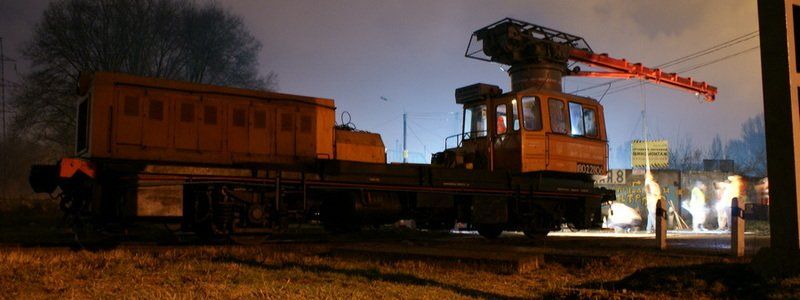 На улице Шинной работал железнодорожный кран: наконец-то отремонтировали переезд