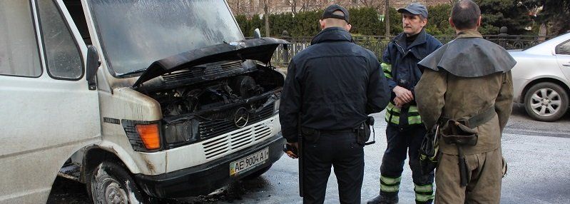 Возле Екатеринославского бульвара горел грузовик "Ласунка" с мороженым