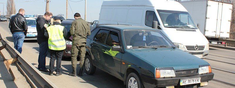 Из-за ДТП на Старом мосту образовалась пробка