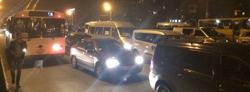 Слобожанский проспект снова перекрыли люди: образовалась пробка