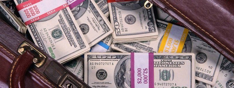 Перевозить валюту через украинскую границу станет проще