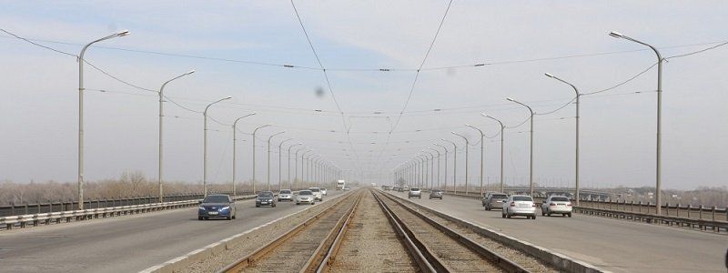 Внимание: при въезде на Кайдакский мост огромная пробка