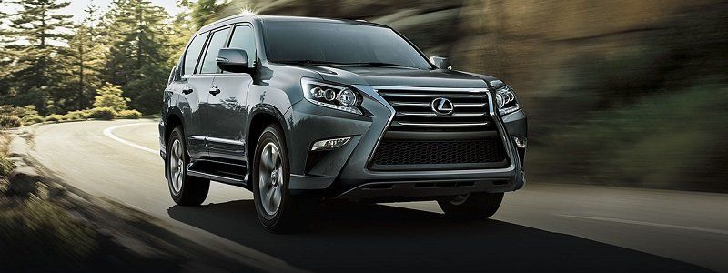 На Победе-2 угнали Lexus, пока водитель вышел в магазин