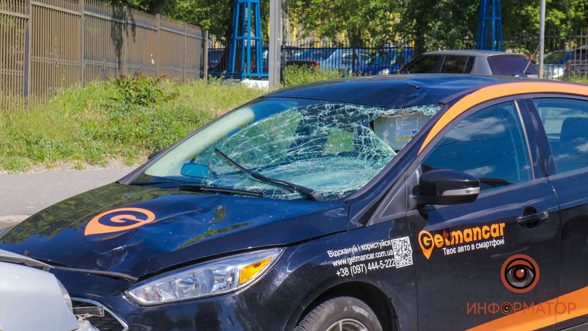 В Днепре мужчина на Ford службы Getmancar насмерть сбил велосипедиста, столкнулся с Daewoo и сбежал