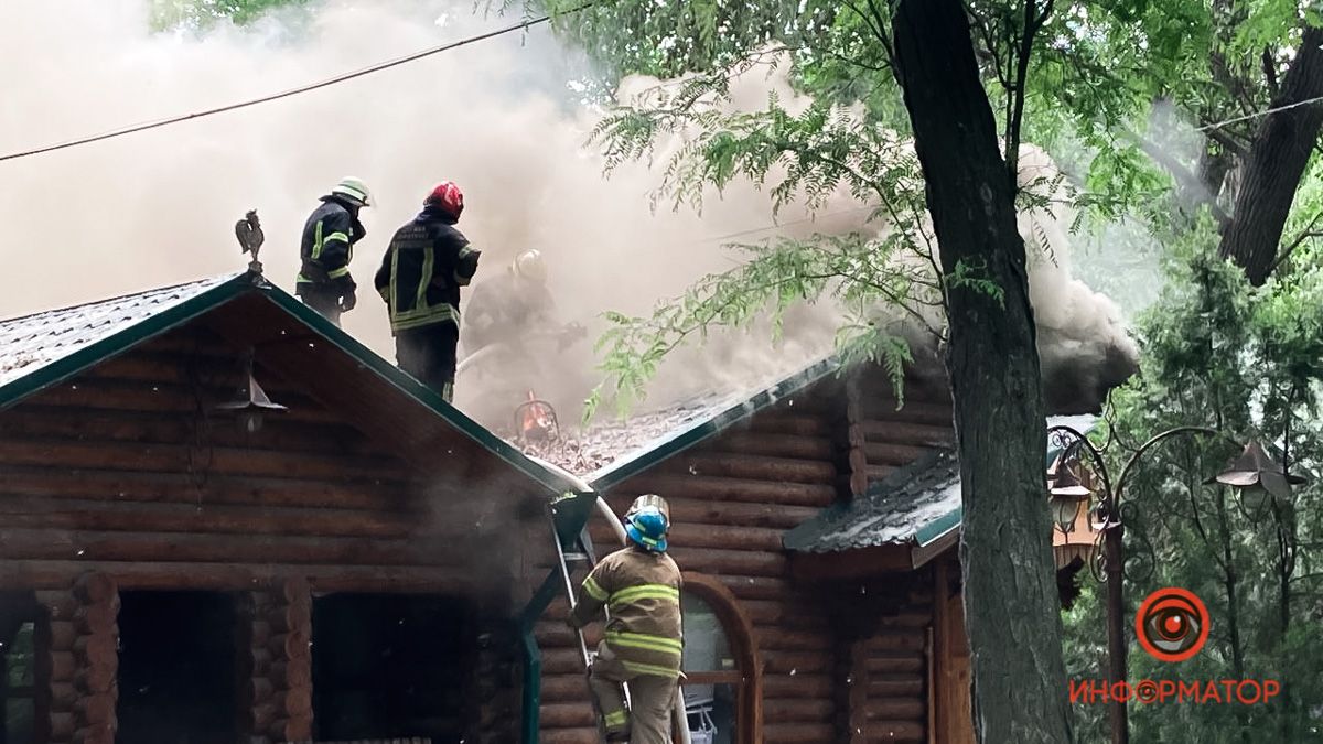 В Днепре в парке Глобы загорелось кафе