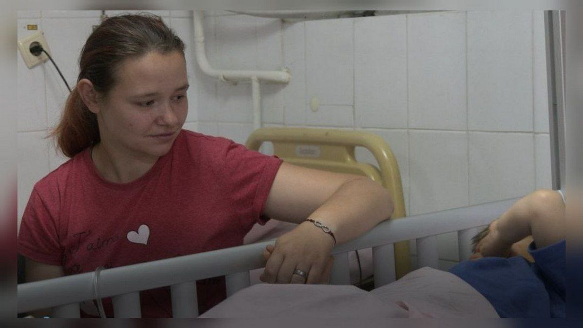 В Днепре спасают 3-летнего мальчика, который пострадал во время обстрела в Харьковской области