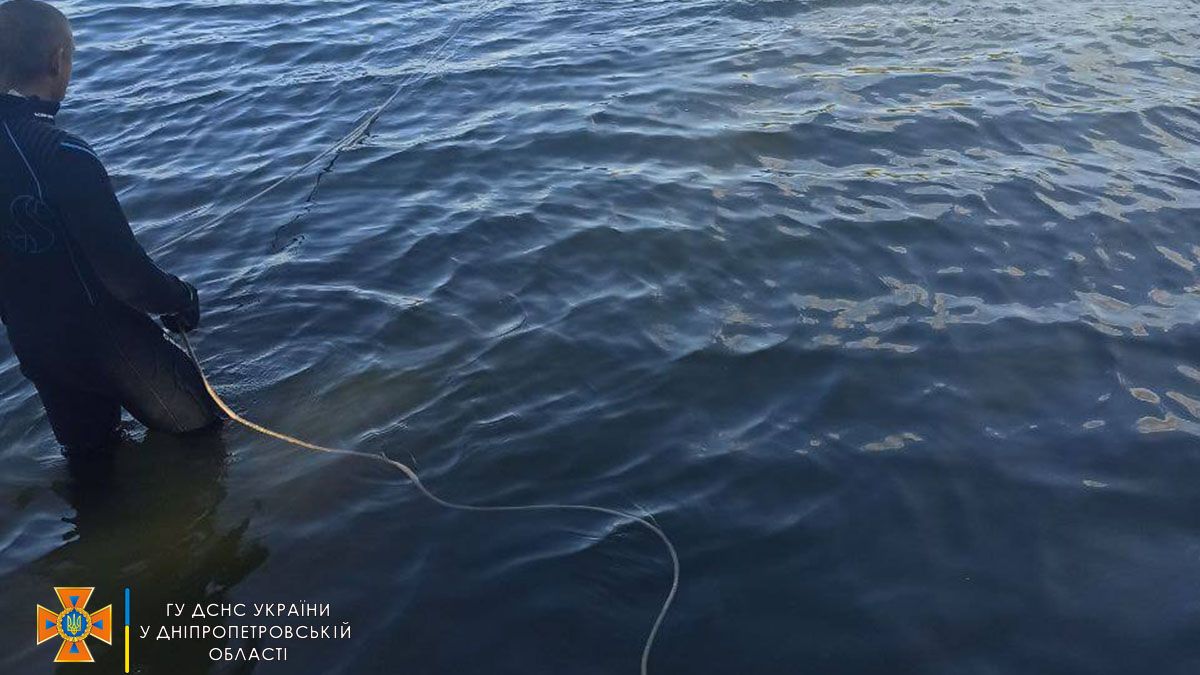 В Днепре во время купания утонул мужчина: тело погибшего доставали водолазы