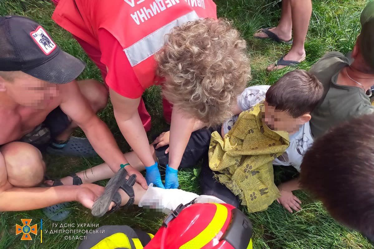 В Кривом Роге 12-летний мальчик напоролся ногой на металлический забор